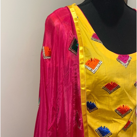 Yellow and Magenta Patial Salwar Suit - Picture 3 of 6